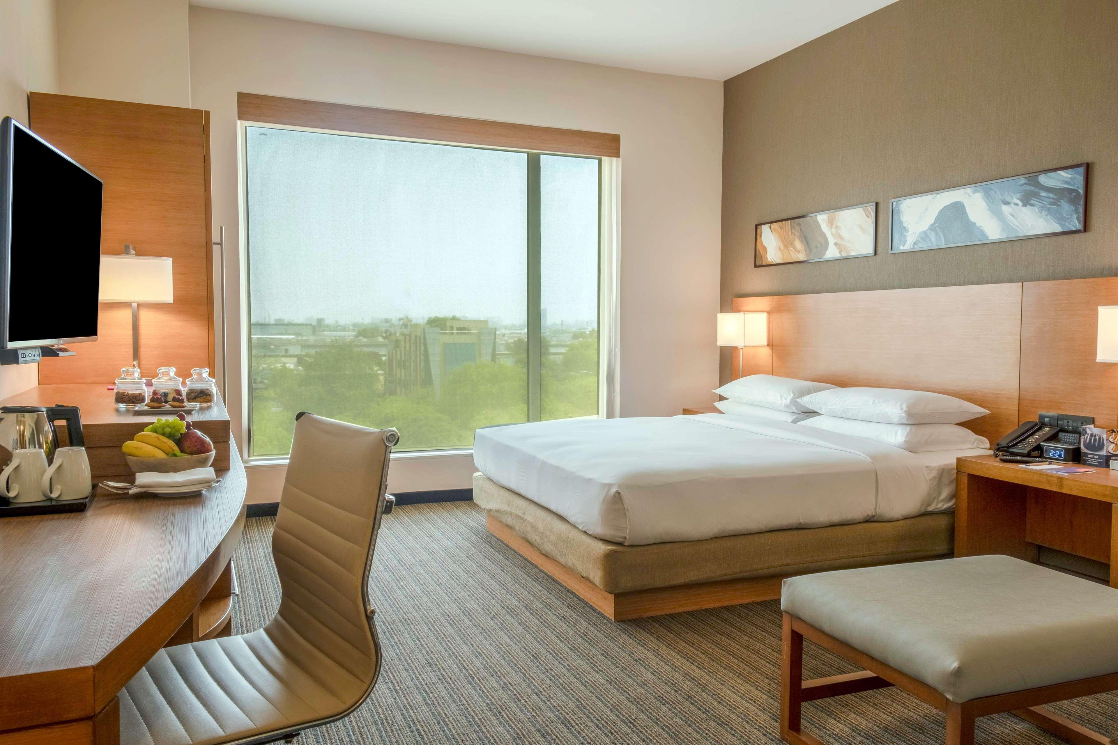 古尔冈优迪格豪尔凯悦嘉轩酒店 外观 照片 A guest room at the Hilton San Diego Bayfront